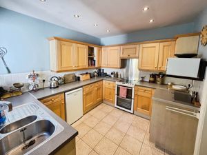 Kitchen- click for photo gallery